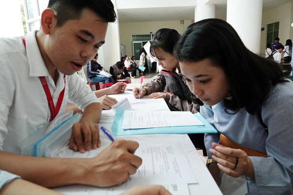 Dự đoán phổ điểm thi năm nay sẽ cao và điểm chuẩn sẽ tăng mạnh