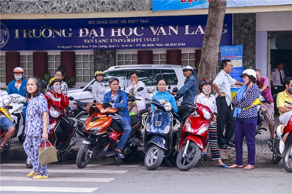 Do tình hình dịch bệnh có tính lây lan trong cộng đồng nên năm nay thí sinh sẽ không được tụ tập đông nơi điểm thi